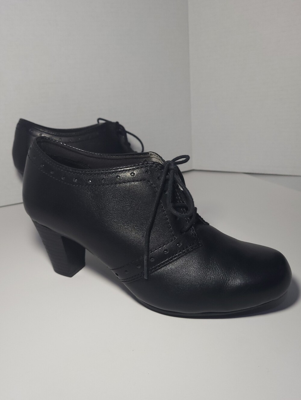 Clarks Black Leather Lace-up Oxford Heels Size 9W (wide)